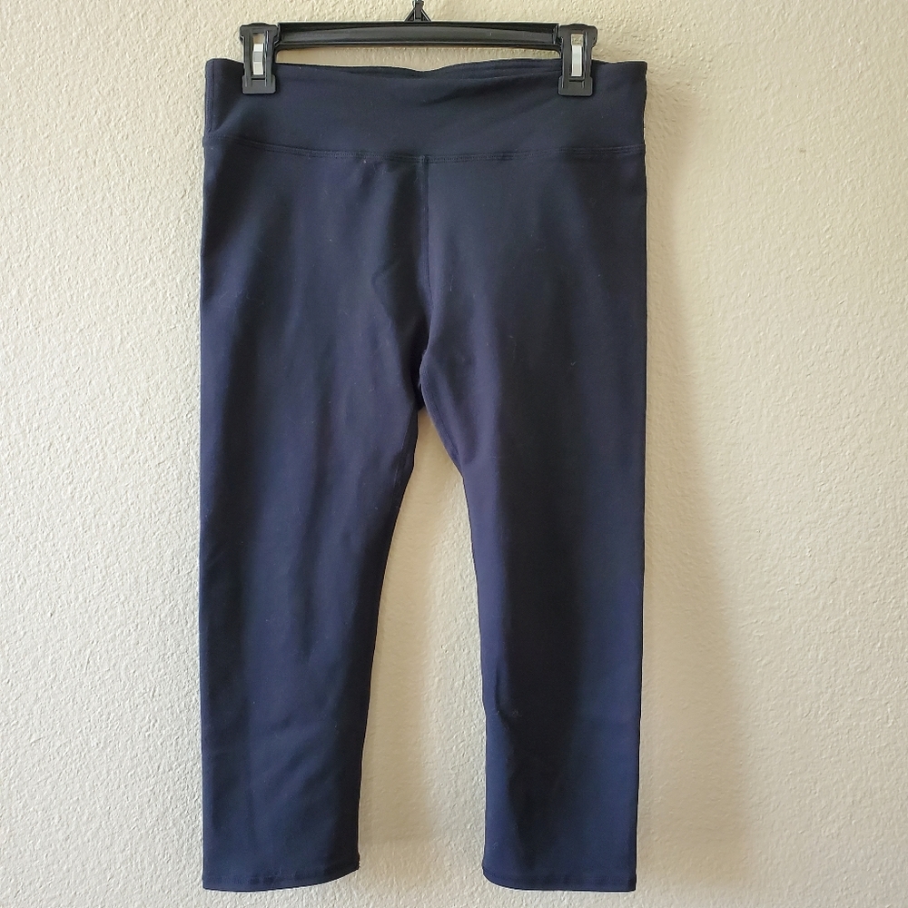 Fabletics | Define High-Waist Utility Skinny Capri Legging Waist Pocket Black •M